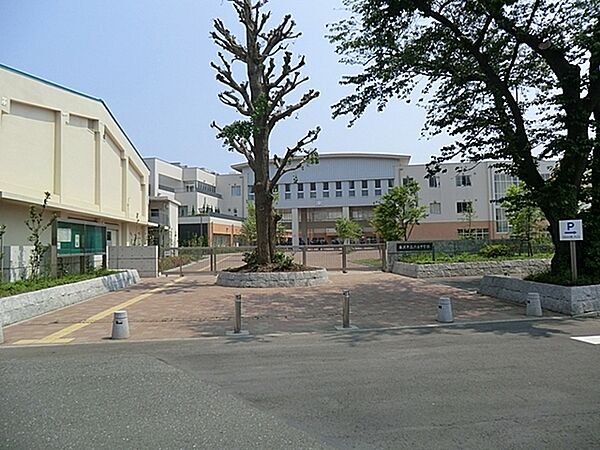 藤沢市立六会中学校まで657m