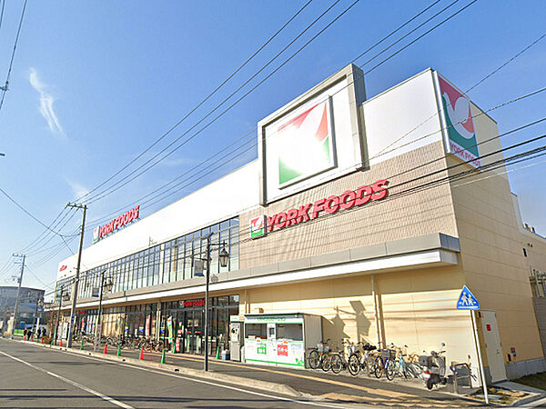ヨークフーズ藤沢六会店まで217m、六会日大前駅東口と国道467号線の中間にあるスーパー。夜22時まで営業しています。