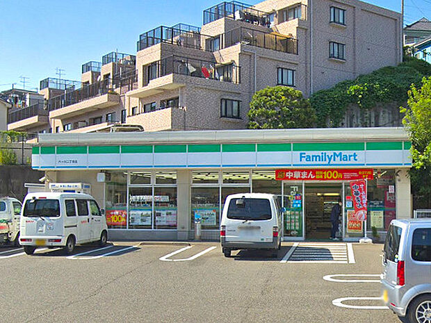 ファミリーマート六ツ川二丁目店まで511m、コンビニもあって便利です