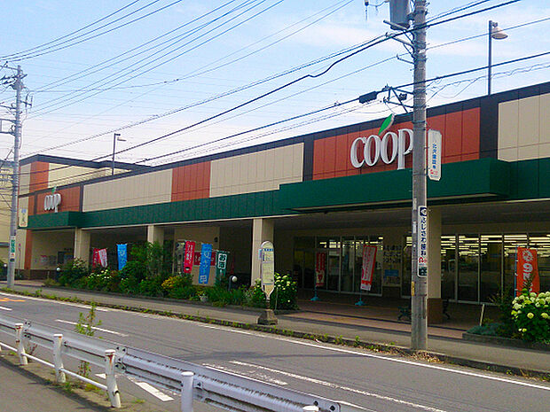 ユーコープ白根店まで590m、白根通り沿いにあるスーパー。夜22時まで営業しています。