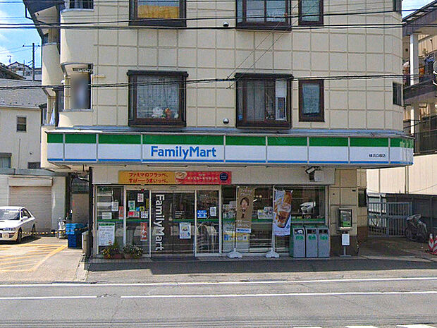 ファミリーマート横浜白根店まで628m、白根通り沿いにあるコンビニです。