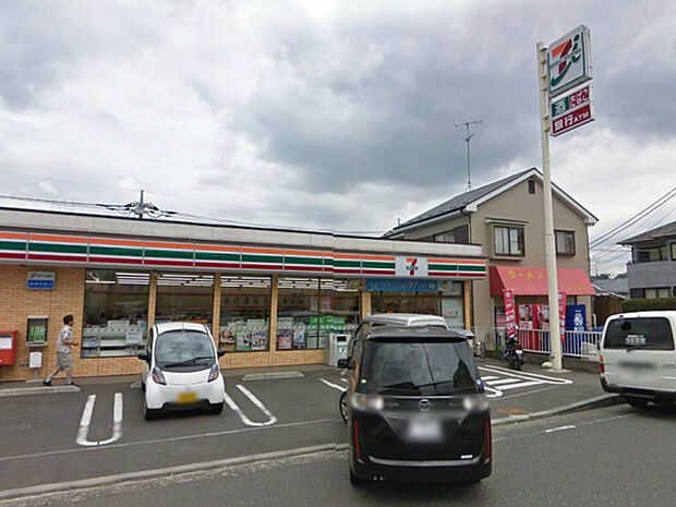 セブン-イレブン 横浜川和台店まで576m、コンビニもあって便利です
