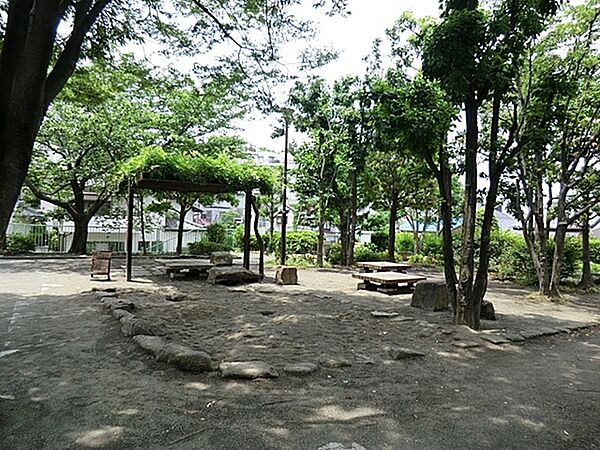 駒岡内町第二公園まで275m