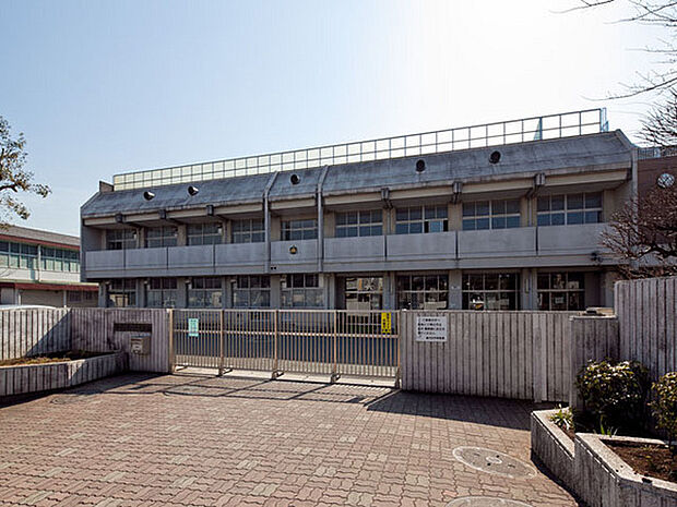 横浜市立緑が丘中学校まで2029m