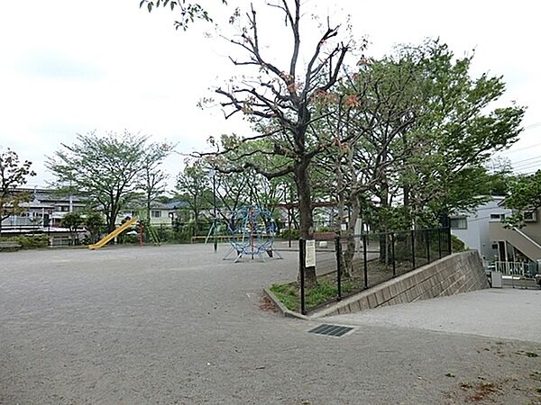 南生田二丁目風の谷公園まで392m