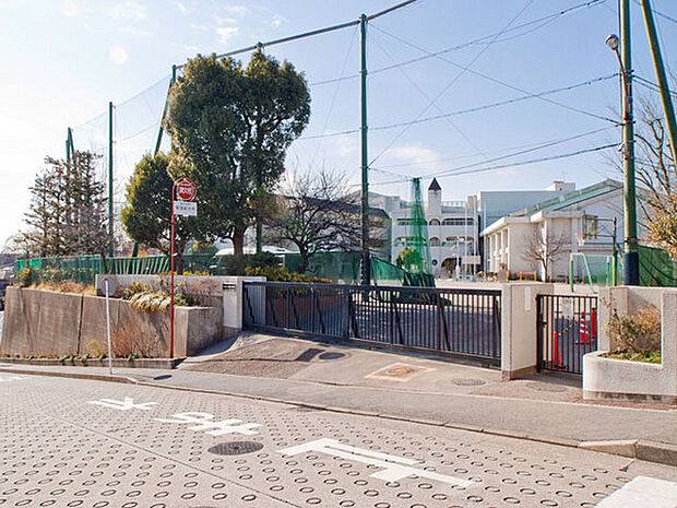 横浜市立小田小学校まで835m