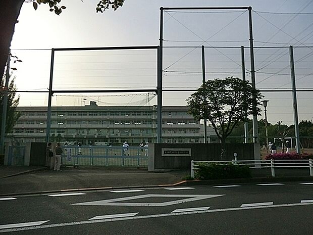 町田市立金井中学校まで1110m