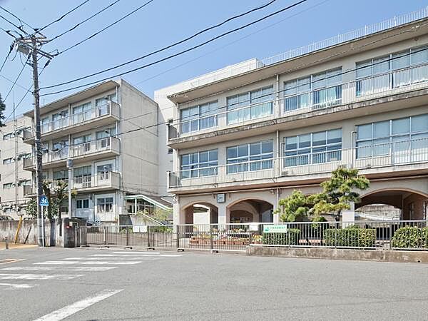横浜市立老松中学校まで673m