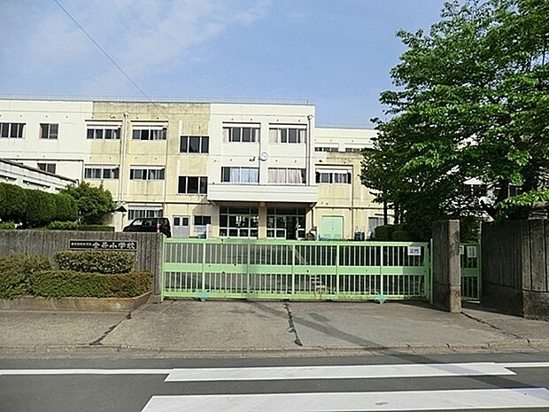 町田市立金井小学校まで90m