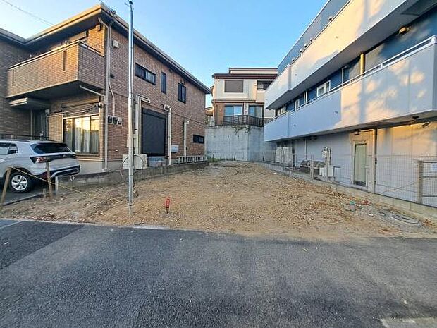 これから建築開始です。駅まで平坦な立地です。