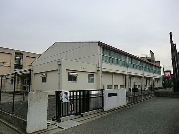 横浜市立下瀬谷中学校まで1131m