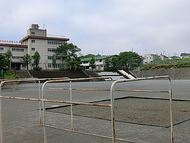 川崎市立長尾小学校まで768m