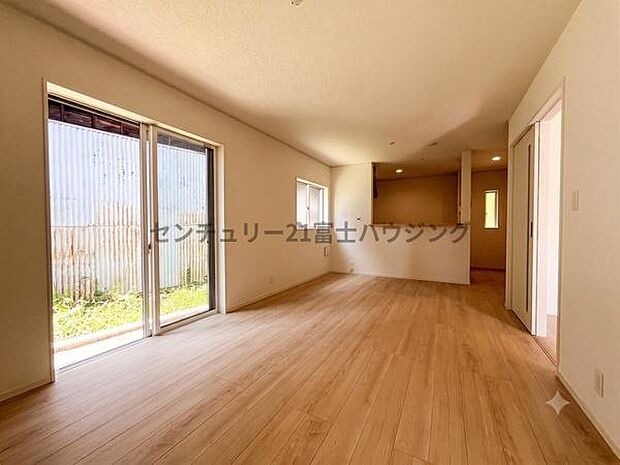 家族団らんを育む心地よいLDK ※AIによる画像加工を行っております。
