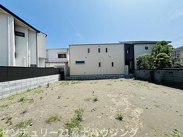 【夢の平屋も検討可能】 50坪以上の広さがあるからこそ叶う、贅沢な平屋プランや二世帯住宅などの選択肢も。※AIによる画像加工を行っております。※AIによる画像加工を行っております。