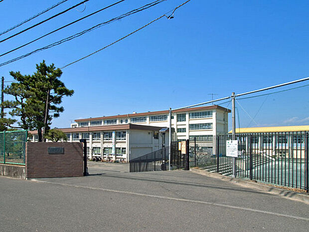 松林中学校まで894m