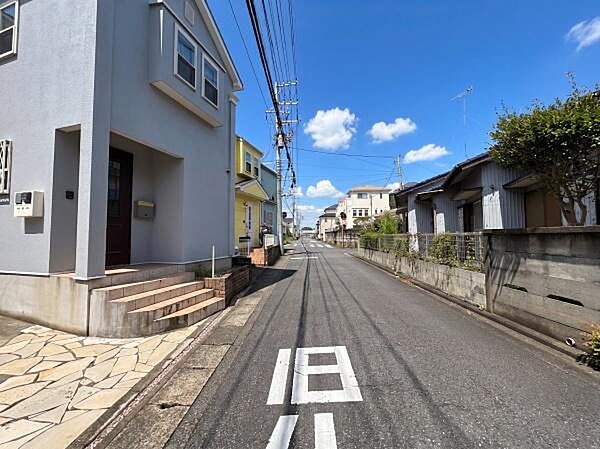 前面道路は交通量も少なく、お子様の通学も安心です！※AIによる画像加工を行っております。