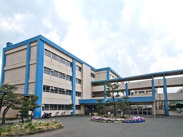 茅ヶ崎市立香川小学校まで604m