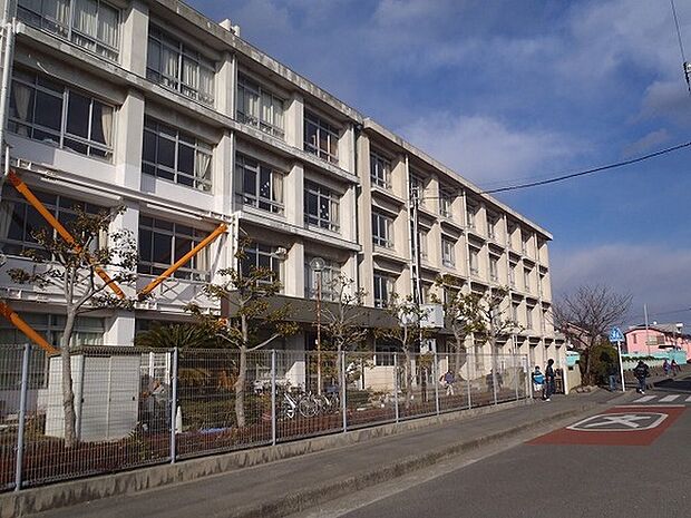 藤沢市立羽鳥小学校まで755m