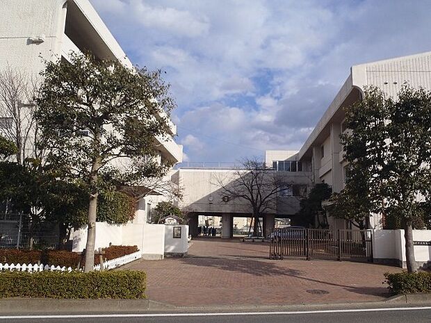 藤沢市立羽鳥中学校まで552m