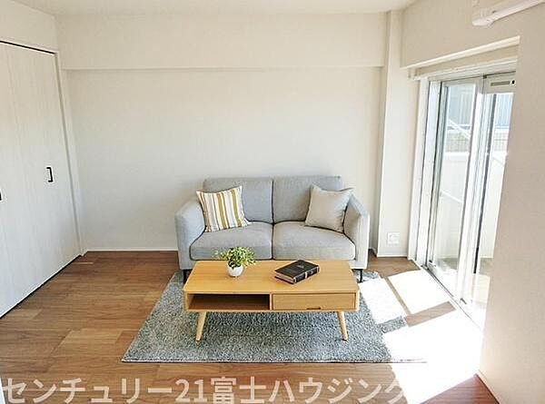 掲載中の家具等は販売価格に含まれません。