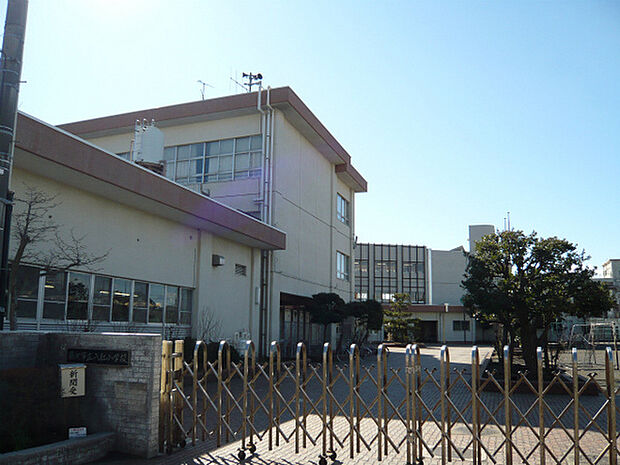 藤沢市立八松小学校まで335m