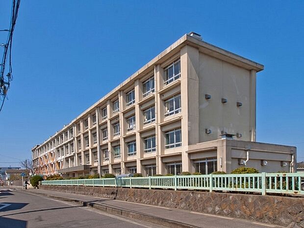 藤沢市立羽鳥小学校まで340m