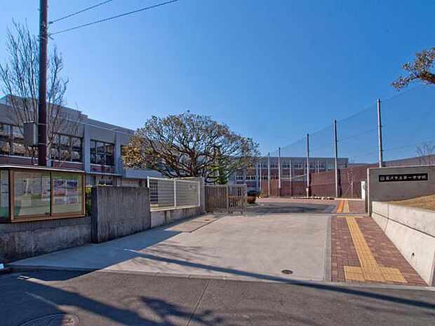 藤沢市立第一中学校まで2205m