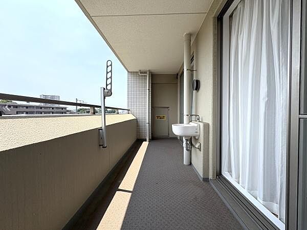 南向きで日当たりが良く、洗濯物も良く乾きます！