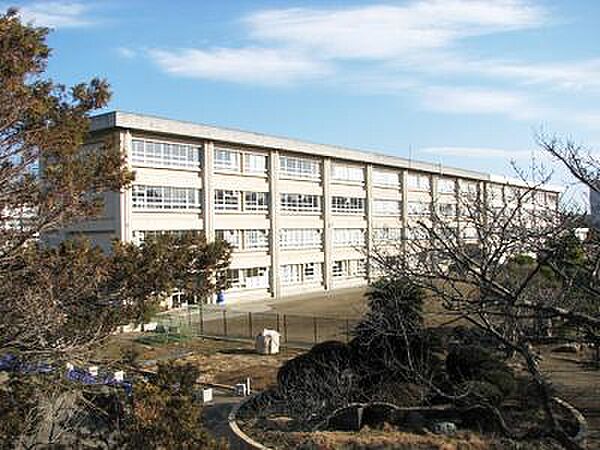 梅田小学校まで1627m