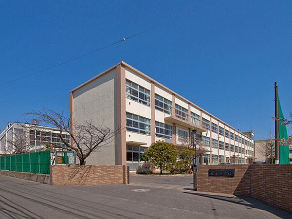 松浪中学校まで401m