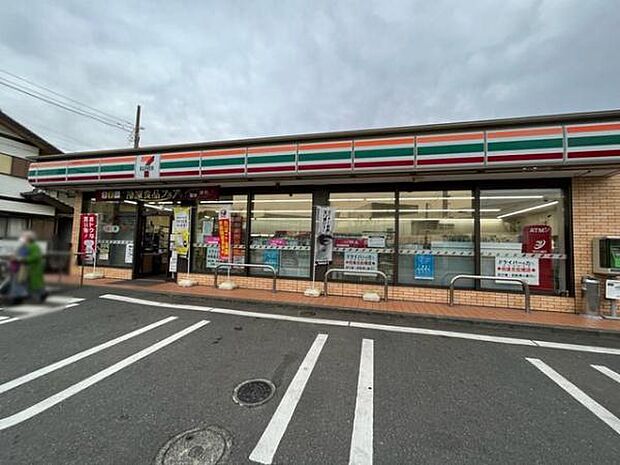 セブンイレブン茅ヶ崎南湖店まで579m