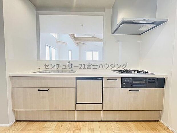対面式キッチンとなり、リビング全体を見渡せます!