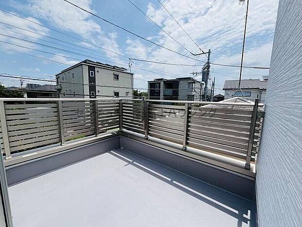 南東向きのバルコニーです！