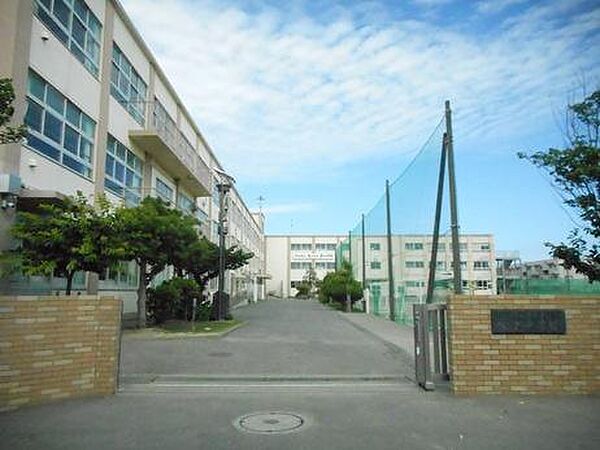 松浪中学校まで1122m