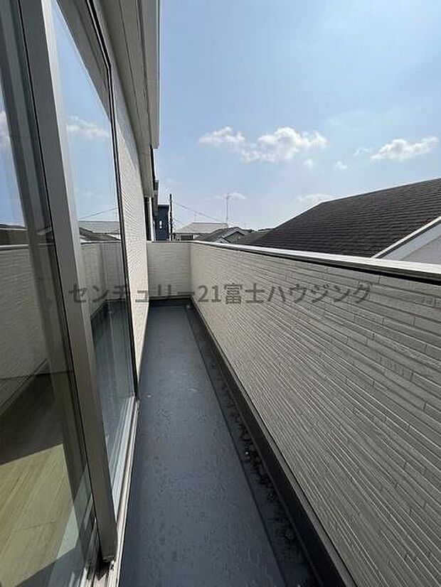 開放感のあるバルコニーです!※AIによる画像加工を行っております。