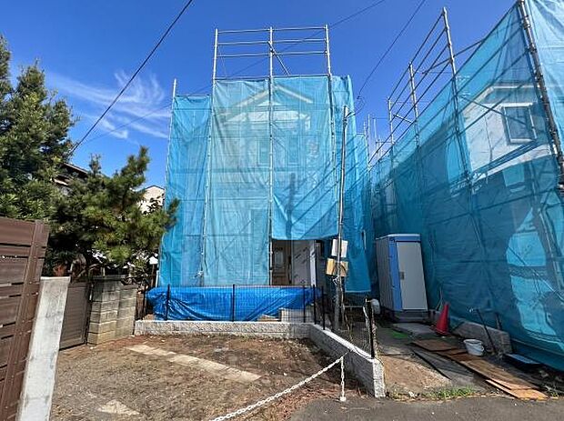 完成が楽しみな建築中の新築一戸建て物件です。新しい設備と綺麗な住環境で快適に暮らし始められます。※AIによる画像加工を行っております。