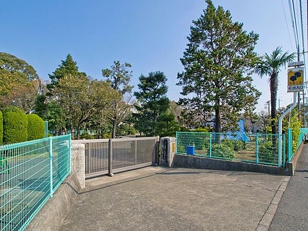 茅ヶ崎市立小出小学校まで1445m