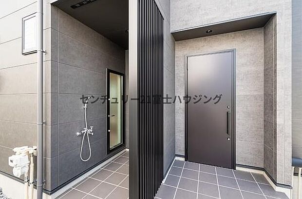 外シャワー　玄関