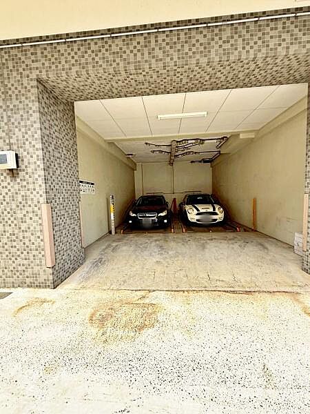 【駐車場】マンション敷地内にある駐車場です。