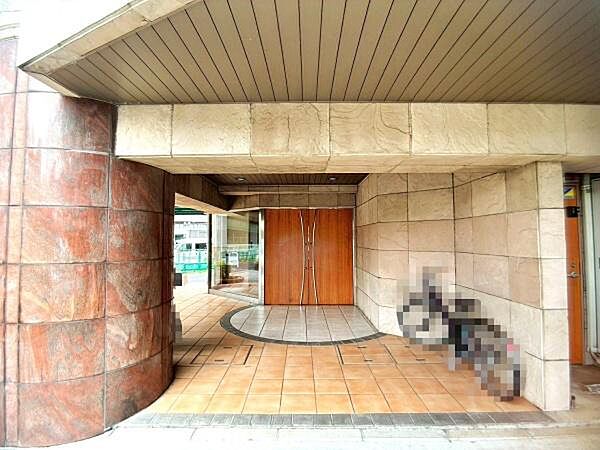 【エントランス】綺麗に保たれたエントランスで、安心感のある住環境です。