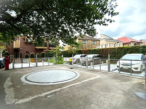 【駐車場】マンション敷地内にある駐輪場です。