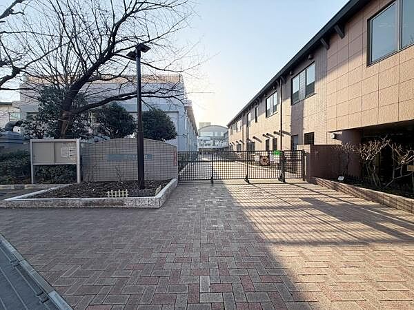 杉並区立高井戸中学校まで968m