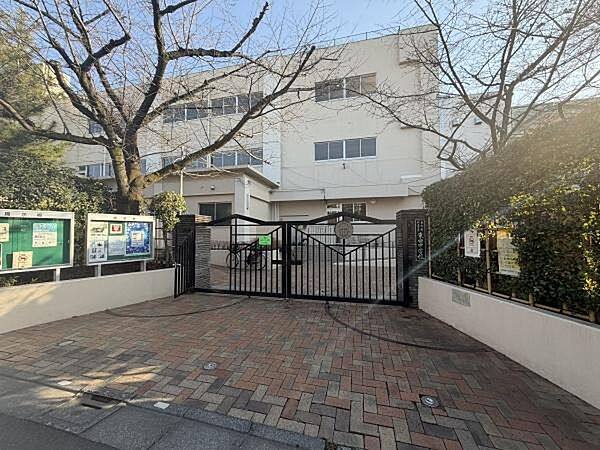 杉並区立東田中学校まで1093m