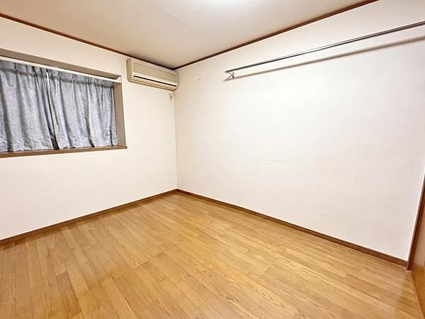【洋室】どんな家具にも合わせやすい洋室。※ＡＩ加工済：残置物を消去し、一部構造が実際と異なる場合があります。
