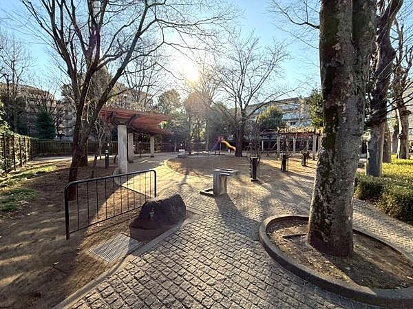高井戸藤が丘公園まで910m、高井戸藤が丘公園