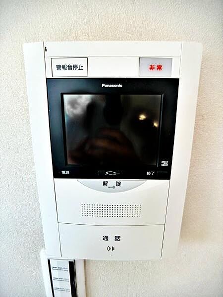 【インターホン】来客確認ができるＴＶモニター付きインターホンです。