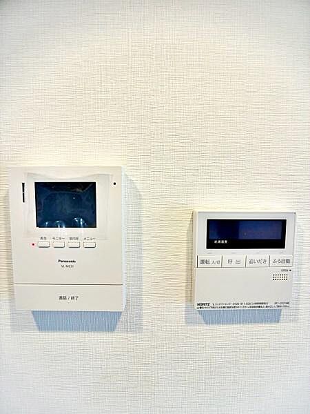 【インターホン】来客確認ができるＴＶモニター付きインターホンです。