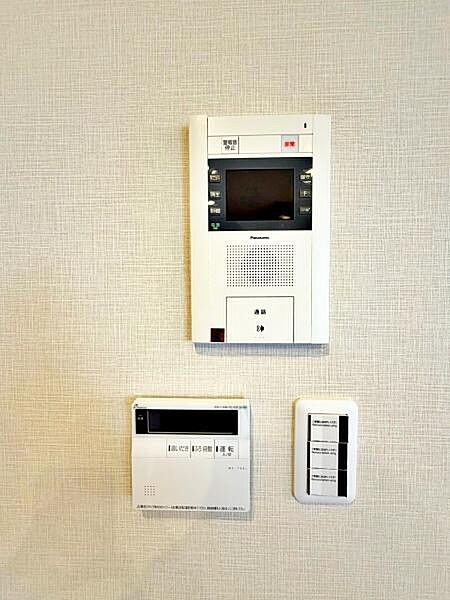 【インターホン】来客確認ができるＴＶモニター付きインターホンです。
