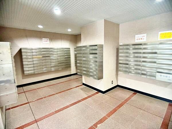 【メールボックス】マンション内にあるメールボックス。