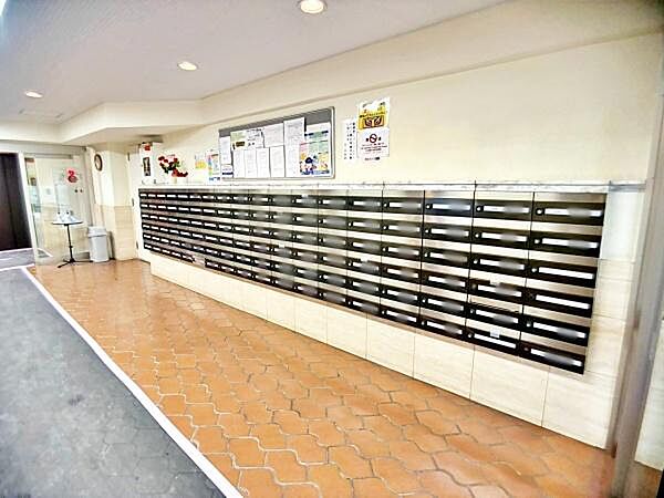 【メールボックス】マンション内にあるメールボックスです。